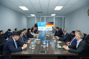 哈萨克斯坦的里德国的机器制造者和冶金工程师找新机会