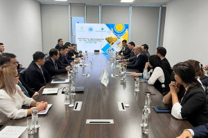 Қанат Шарлапаев «KazakhExport» АҚ жұмысының қорытындысы және 2023 жылға арналған жоспары бойынша кеңес өткізді